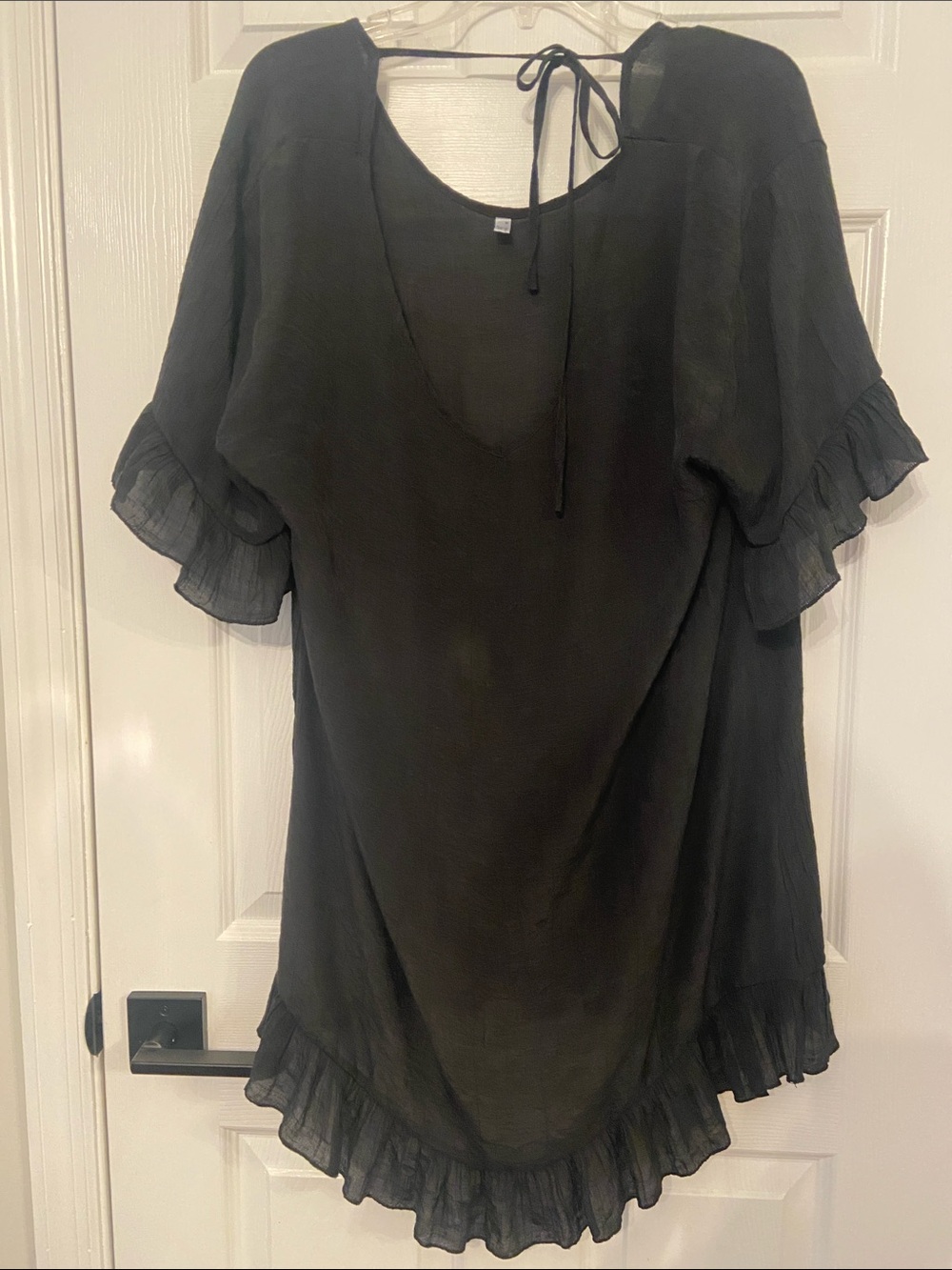 Ekouder Black Ruffle-Sleeve Women's Swim Coverup
